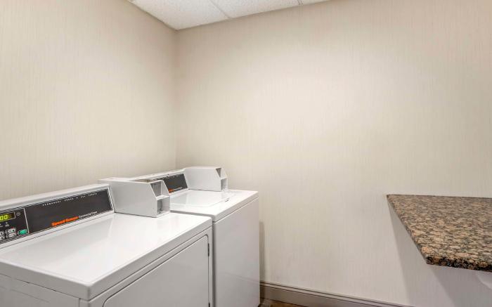 SureStay Studio by Best Western Paradise Lancaster County