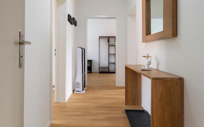 Apt 3B - Downtown Spacious 2-BR Apartment