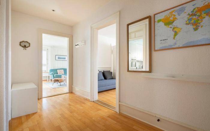 Spacious & Central  3-BR Apt - A RARE GEM! Turquoi