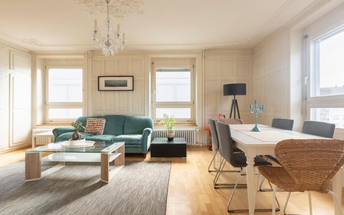 Spacious & Central  3-BR Apt - A RARE GEM! Turquoi