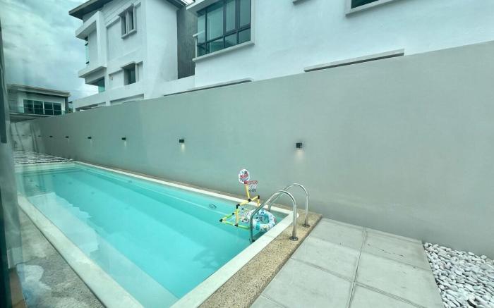 Cheekaaboo kid's Play Hse + Swimming pool +Karaoke