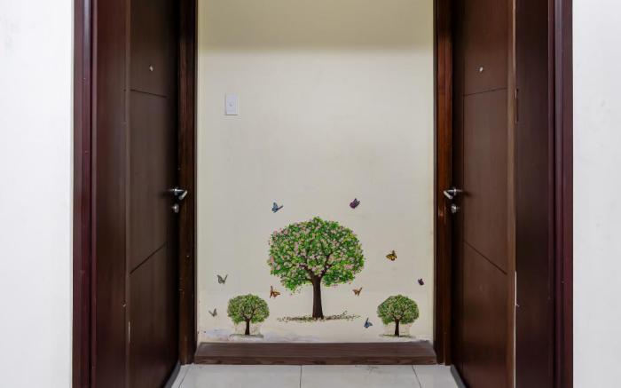 Otis Apartment - Balcony View - Steps from Bui Vien - International Plaza Building - District 1