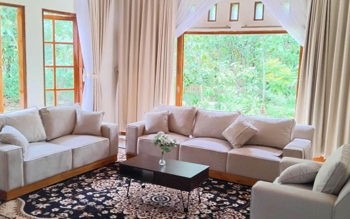 Amini Guest House