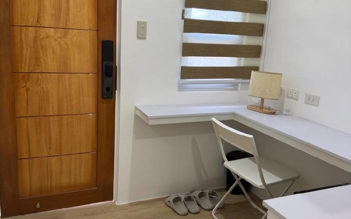UI Cozy Modern Stay at Elbi Hygge House near UPLB