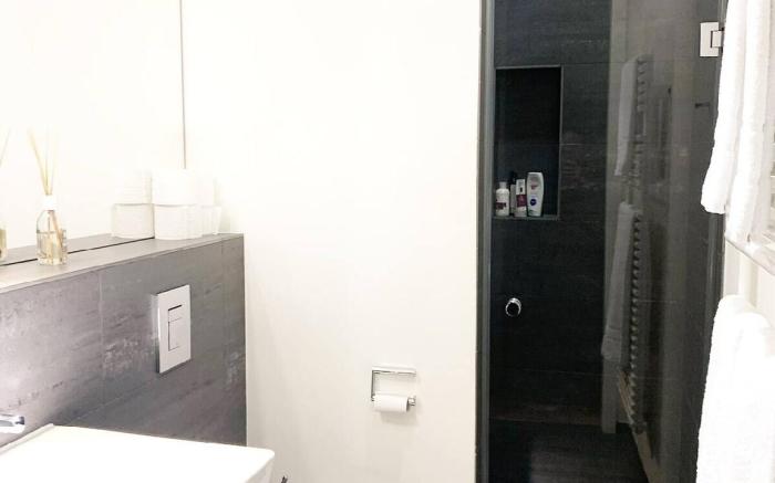 6-person luxury apartment