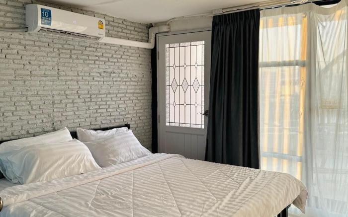 Chubby 9 Room 8