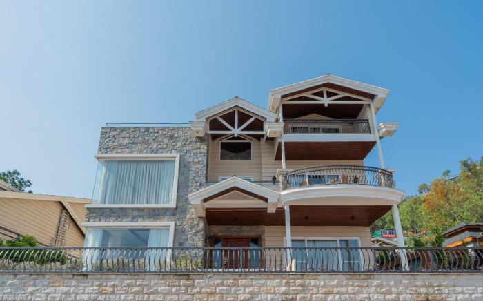 ELIVAAS privé The Royce Ultra-Luxe 4-BHK Villa With Private Pool, Jacuzzi & Hill Views