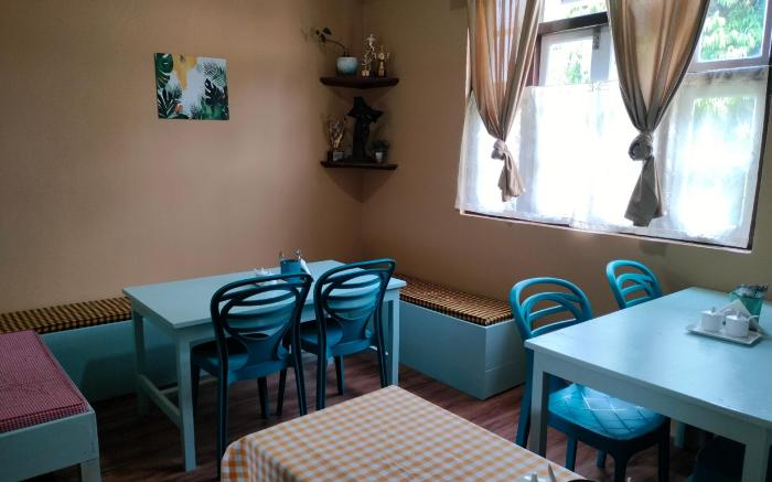 Valley Mist,  rooms & kitchen 