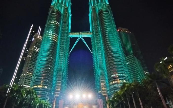 Sky Suites KLCC Apartment by Family Room Stay