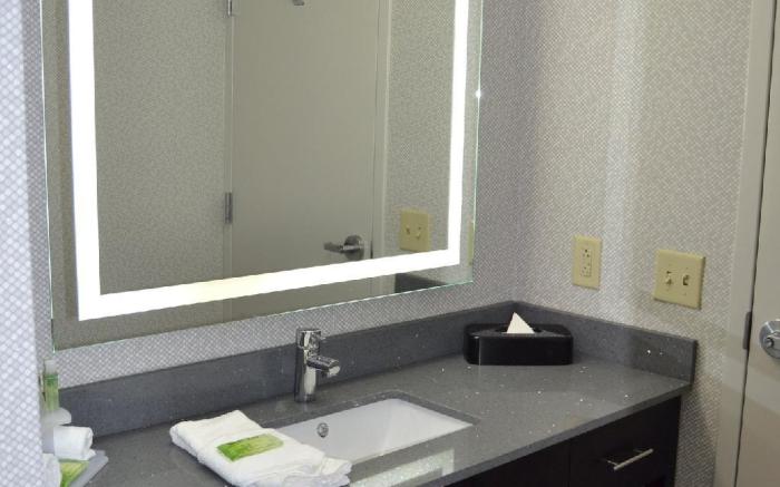 Holiday Inn Express & Suites Antioch By IHG