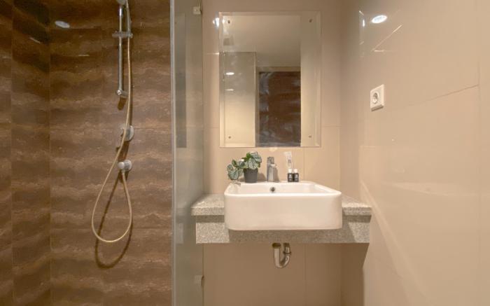 Big Cozy 3BR Apt Lucky Tower Residence By Travelio