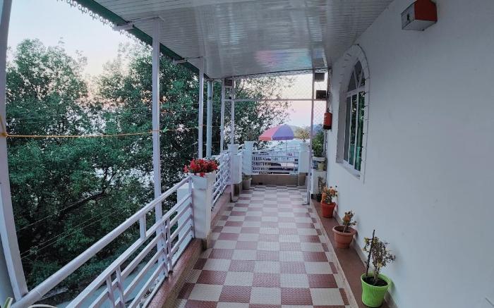 Golden Oak villa 