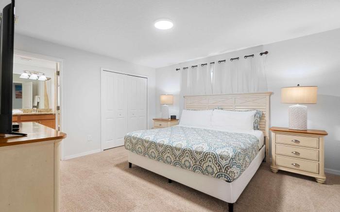 Townhome 4BR with Pool at Storey Lake