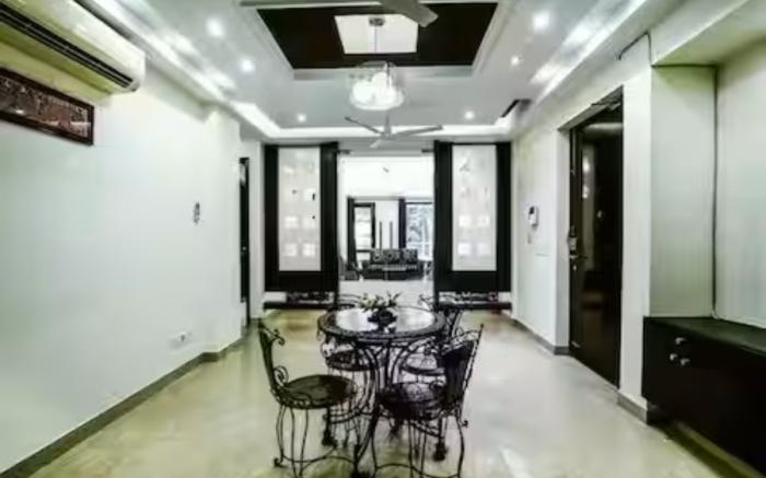 Spacious Apartment 4BHK @ J Block Saket