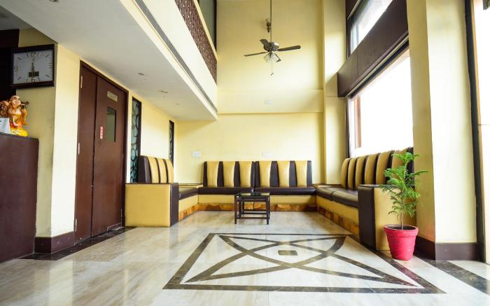 OYO 19628 Hotel Amba International