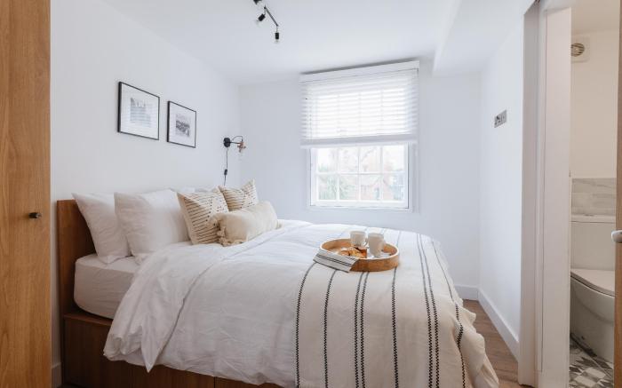 Lovely 1 Bed Apartment 2 minutes from the shops
