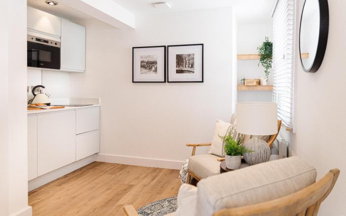 Snug Cuppin Street Apartment