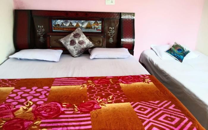 Om Som Home Stay, Barkot