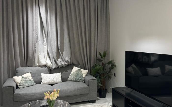 12 Room Apartment and Luxury Lounge [Penthouse]