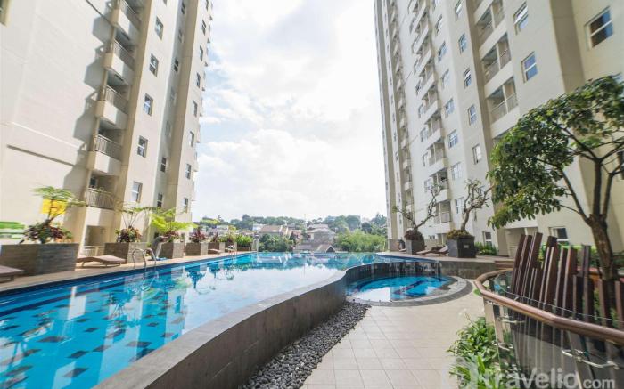 Comfy 2BR Apt at Parahyangan Residence By Travelio