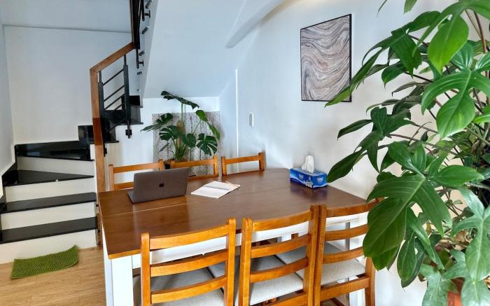 Full house near XuanHuong Lake for big group