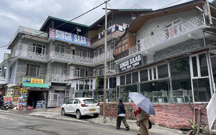 Singh Saab Rooms & Cafe