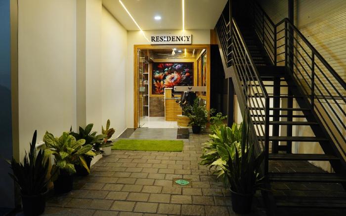 UNIVERSAL RESIDENCY