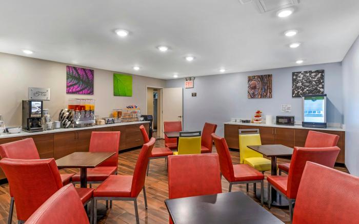 Red Roof PLUS+ Brooklyn - 3rd Ave