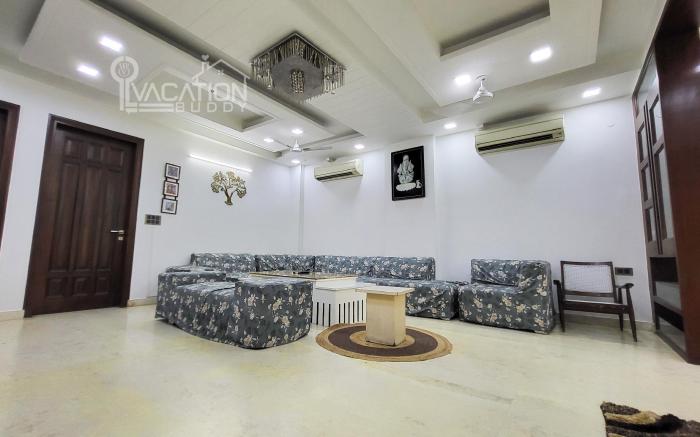VacationBuddy Opulent Homestay Pitampura Near NSP