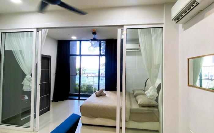 Premium Seaview Studio @The Shore KK C10