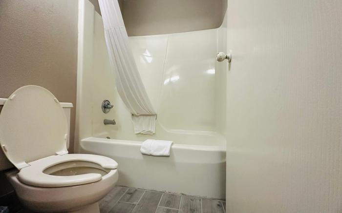 Delavan inn and suites 