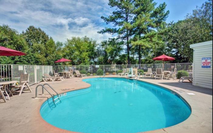 Travelodge by Wyndham Fayetteville