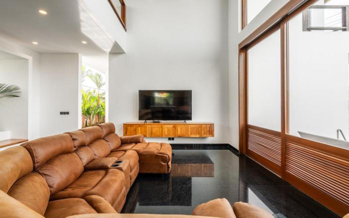 Merayu2 - 5BR villa in Central Canggu Batu Bolong