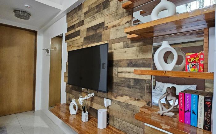 Condo in Calyx  Ayala Cebu Business Park w Netflix