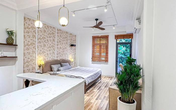 H"home: Căn hộ mới có ban công, thang máy quận 1