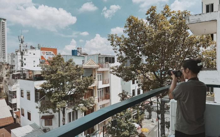 H"Home: Căn hộ mới có ban công, thang máy quận 1