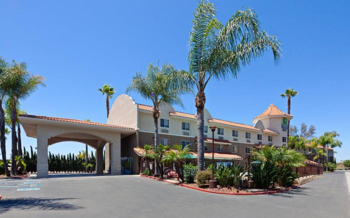 Holiday Inn Express Hotel & Suites San Diego-Escondido By IHG