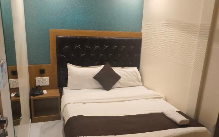 Hotel crest inn 