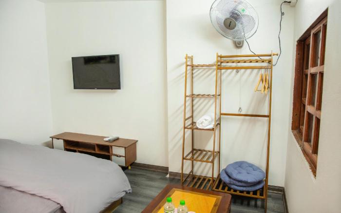 Nhà cổ 2 phòng ngủ vị trí trung tâm 3 giường