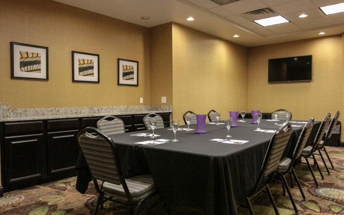 Holiday Inn Express and Suites Montgomery By IHG
