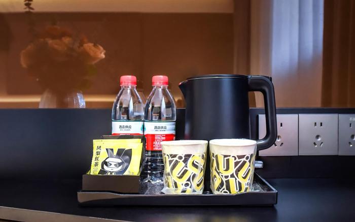 IU hotel Chongqing Liangjiang Shuitu Xincheng Siyuan light railway station