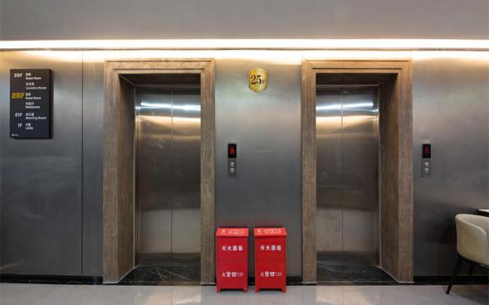 IU Hotel Shijiazhuang Railway University Subway Station