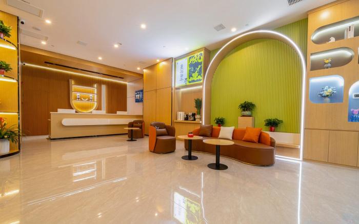 IU Hotel Baoji Fengxiang Yongcheng Avenue East Lake