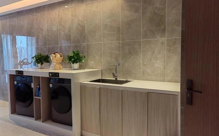 IU Hotel Chongqing West Railway Station Xinqiao Hospital