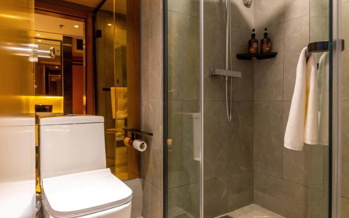 IU Hotel Xining Mojia Street Daxin Street Night Market