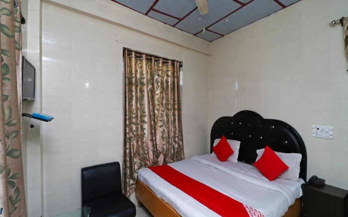 OYO 38116 Hotel Raj Golden