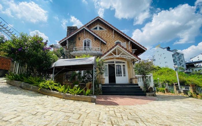 Brandon Villa DaLat