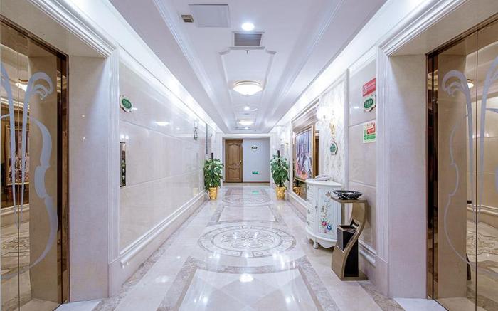 Vienna International Hotel Wuhan Houhu Xingye Road Metro Station