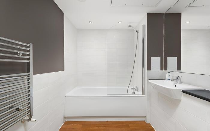 Modern 3 Bed 2 Bath Flat in heart of Dalston