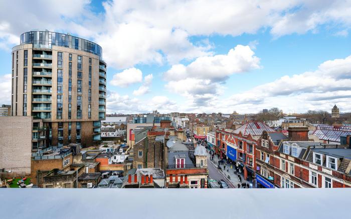 Modern 3 Bed 2 Bath Flat in heart of Dalston